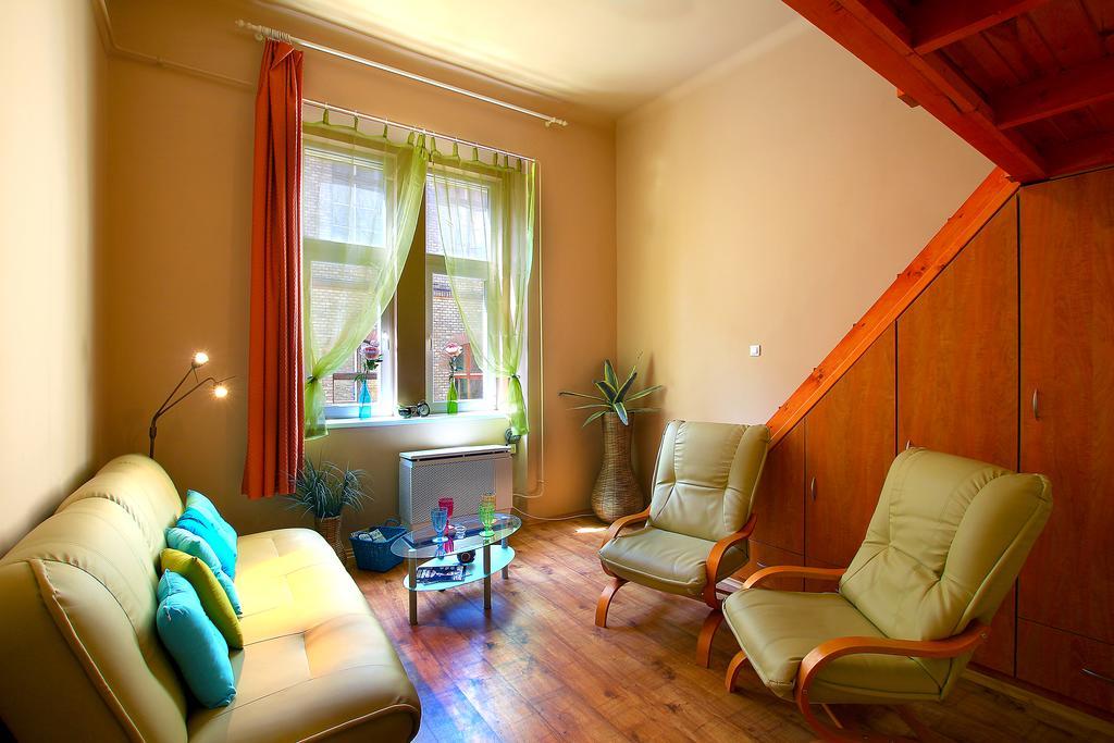 R7 Apartment Budapest Bagian luar foto